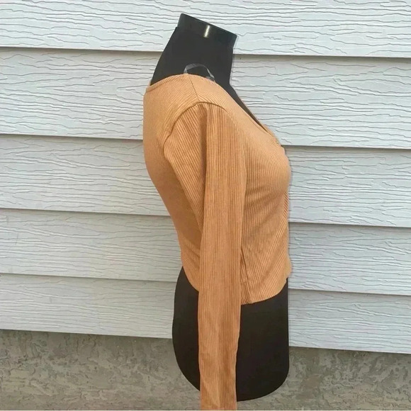 BP. Top - Picture 3 of 5